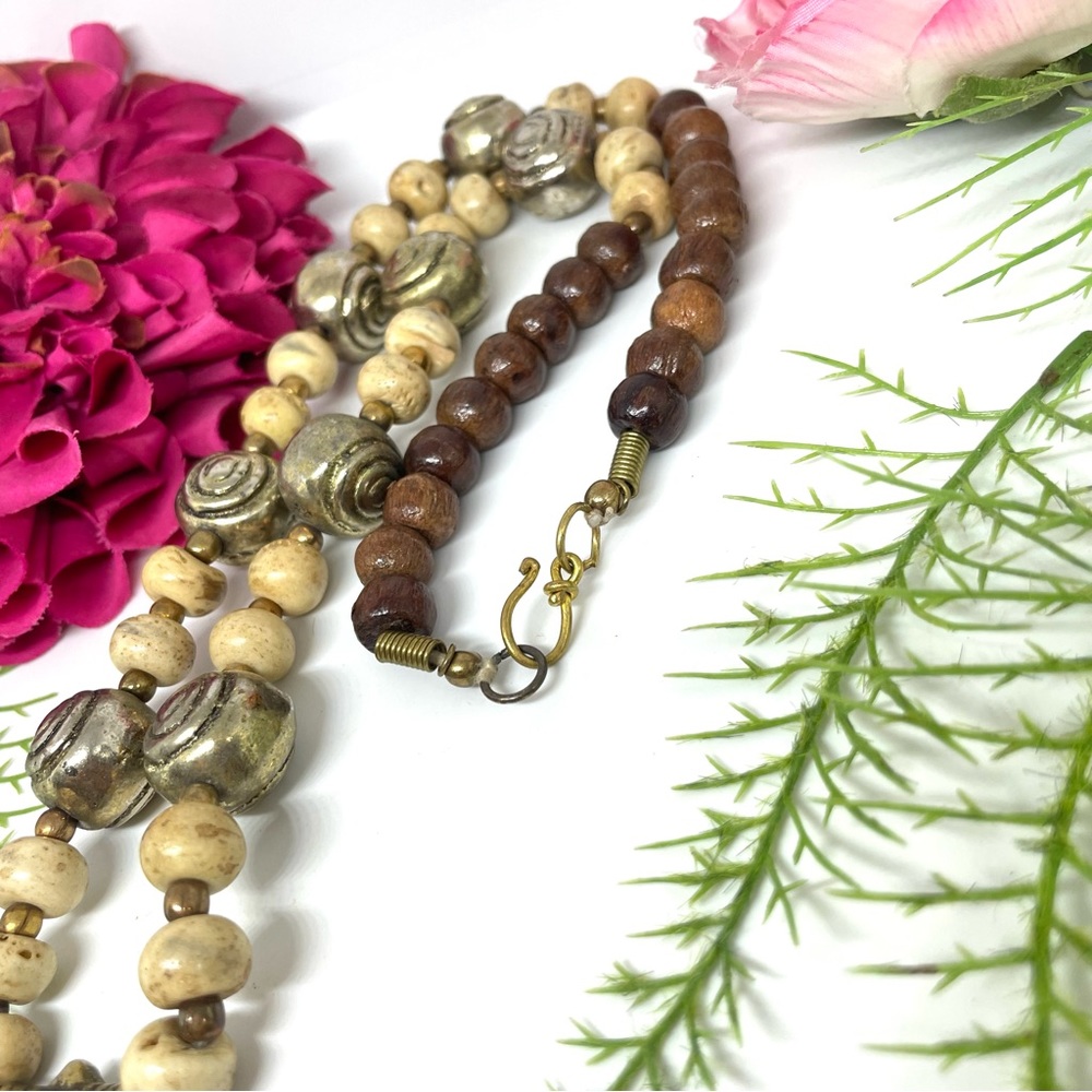 VINTAGE⚜️Genuine Stone & Wooden Beaded Medallion Necklace - Picture 5 of 8